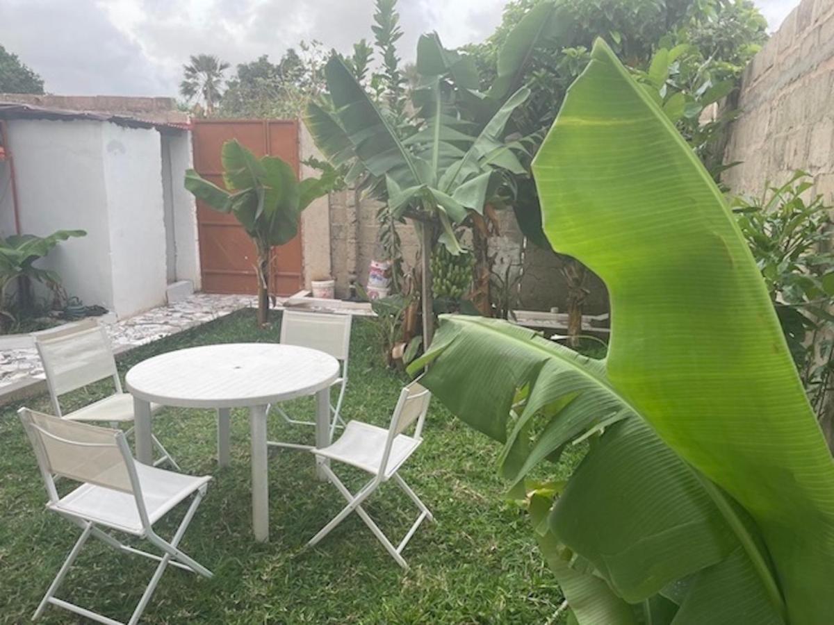 Bed and Breakfast The Compound Bijilo Exterior foto